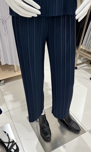 プリーツデザインパンツ UNIQLOブランド的有名なイッセイミヤケ 