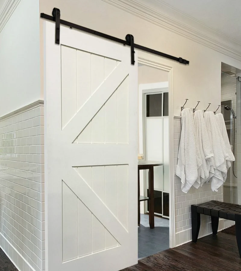 輸入建材のバーンドアは、海外住宅のデザイン思想を背景に、空間全体との調和を前提として設計されている点が特徴です。