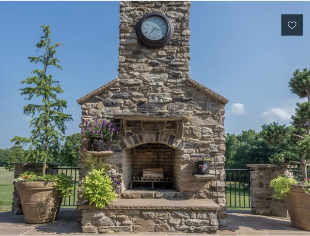 個性と重厚感を大切にしたい方へ、空間の価値を高める外壁ストーンです。