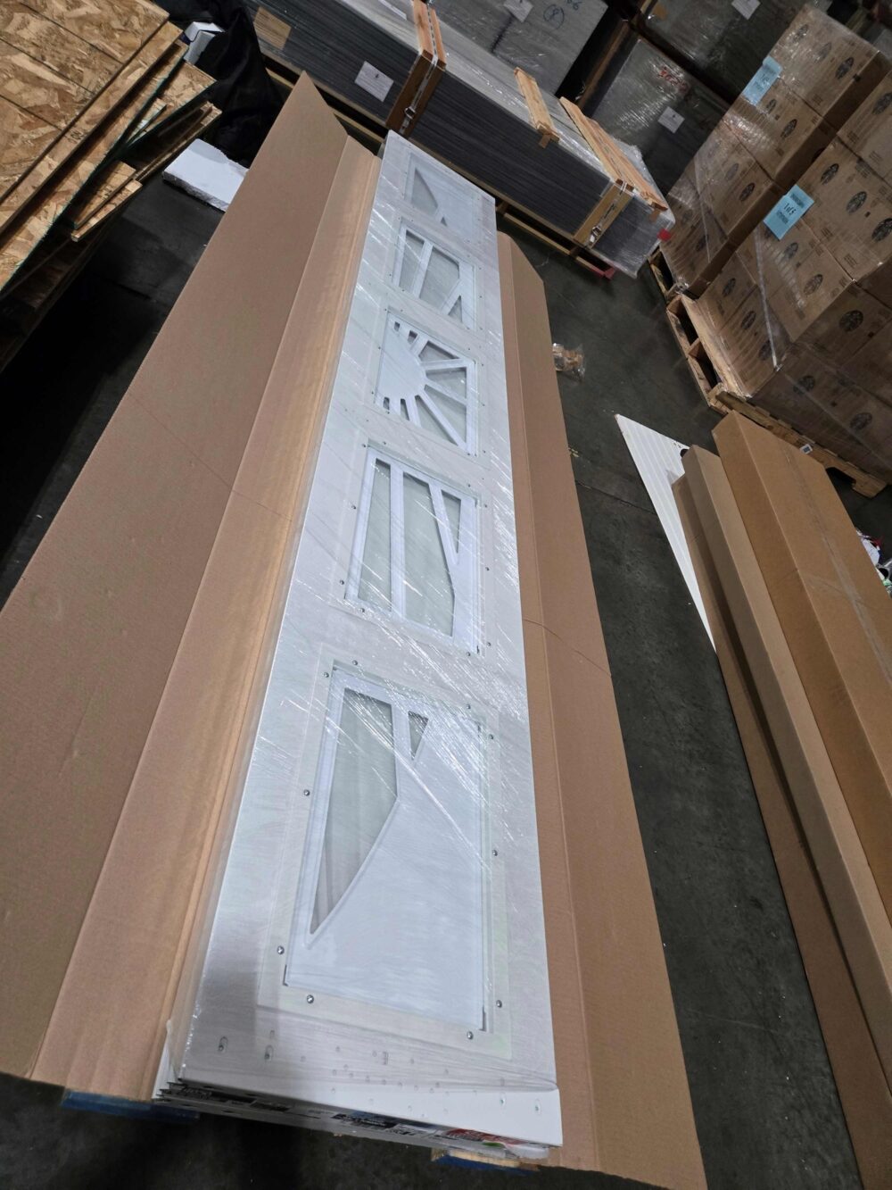 輸入ガレージドア上部の灯り取りガラス嵌め込みパネル部分
デザインはサンライズ